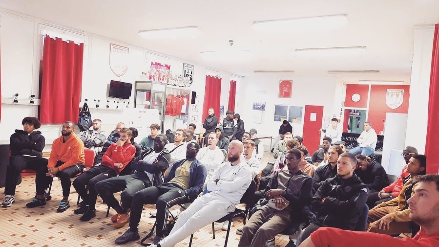 GregoryDuval26's tweet photo. 🗓️Saison 2023-2024 : Jour 1 
Ça y est la saison redémarre avec de nouveaux objectifs, de nouvelles intentions !
💻Présentation:
🤝Projet de vie, 
⚽️ Intention de jeu,
🏃🏻 Les échéances sur la prépa. 
⏱️La quantification de la charge
🎯 Les objectifs sur l’individualisation 
 🔜 https://t.co/QNBagAeqmk