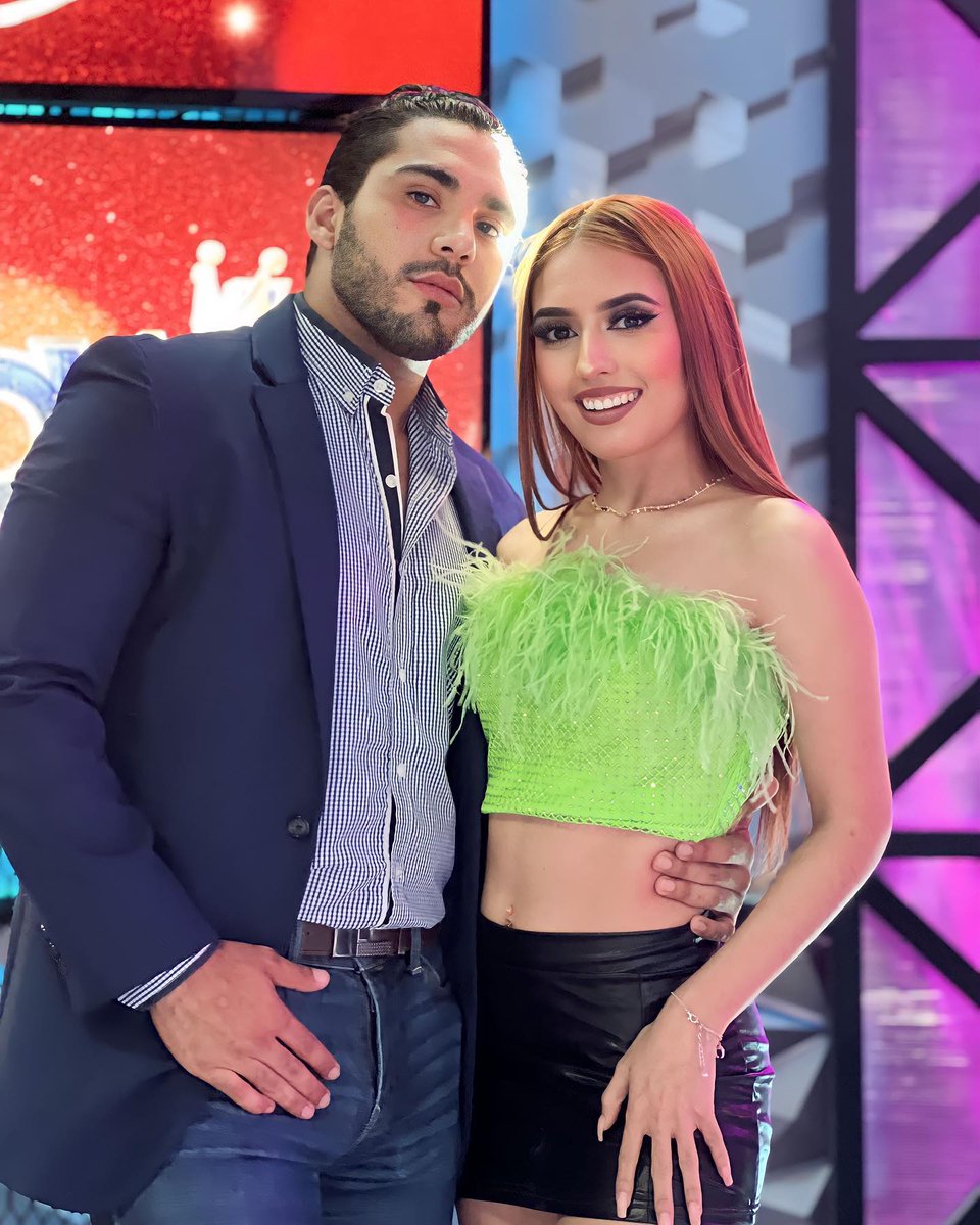 _esshowtv's tweet photo. Lunes de mucho baile en #EsShow 👀⛴️ @aurora_mgzz @rubionava27 https://t.co/XRlFlXtAX9