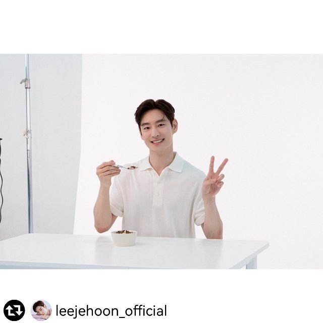PHHoonist's tweet photo. @leejehoon_official
Instagram Update 📸
07312023
⠀
Everyone
The weather is so hot, right?🥹
Drink water often and don't go out too much
Please stay healthy and don't get sick!!

#Kellogg @kelloggs_Korea
#LeeJeHoon #이제훈 #Hoonstagram https://t.co/xfKjjxe02G
