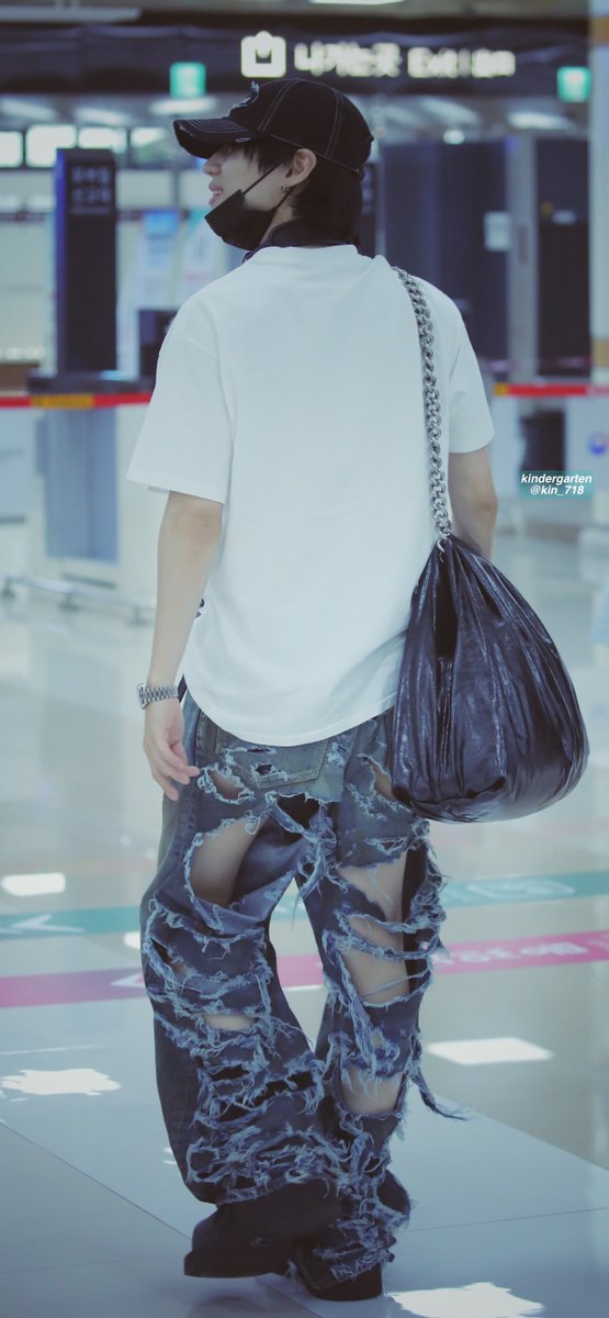 kin_718's tweet photo. 2023.08.01
하네다공항 김포공항 태민🩵

#태민 #TAEMIN #テミン https://t.co/9lhn59kWIf