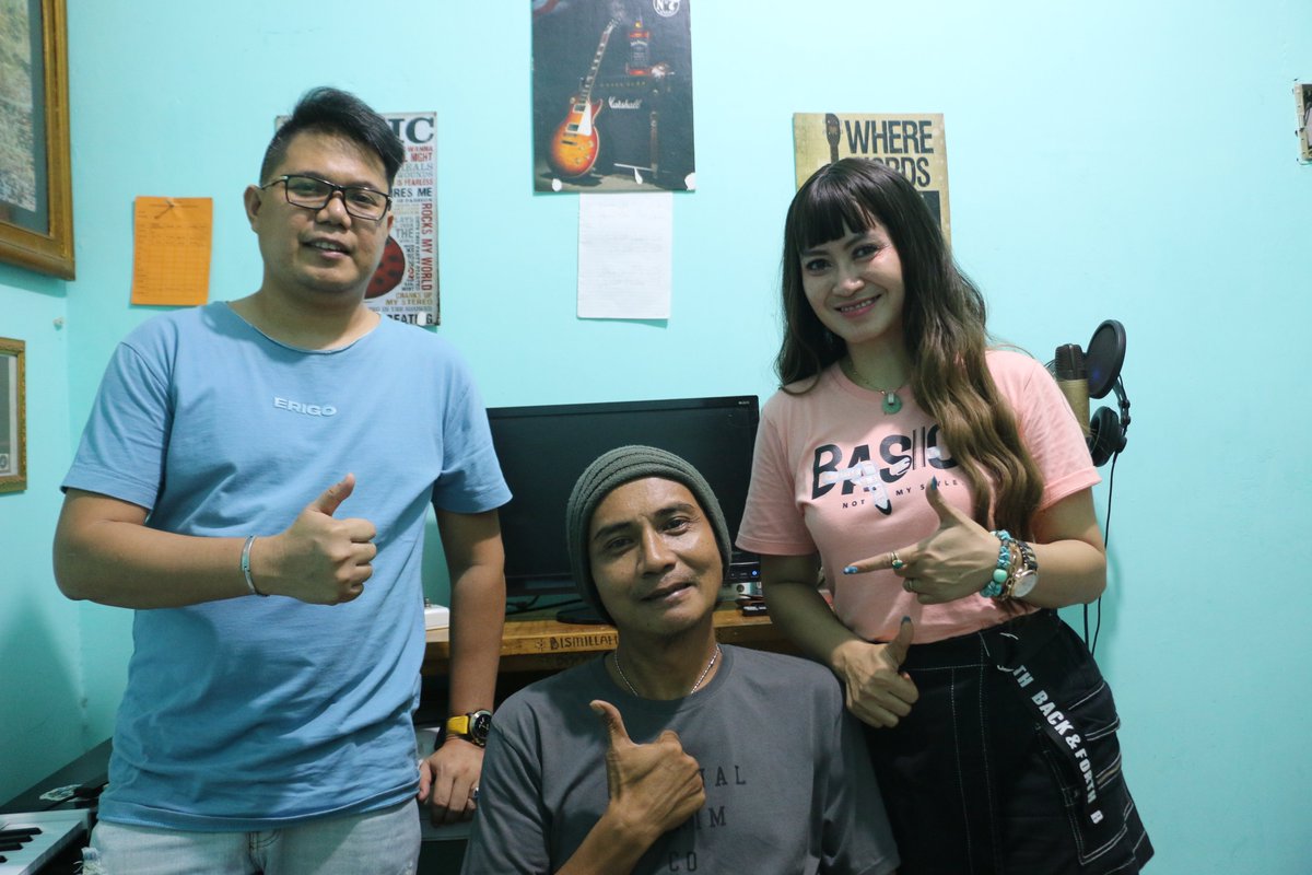 Asrul Arief (@asrularief) on Twitter photo Andrigo Ajak Velline Ayu ke Genre Musik Melayu
nagaswara.id/andrigo-ajak-v… <a href="/andrigo_box/">AndrigoPacarSelingan</a> <a href="/vellychu/">VellineAyu</a> Andrigo Ajak Velline Ayu ke Genre Musik Melayu
nagaswara.id/andrigo-ajak-v… <a href="/andrigo_box/">AndrigoPacarSelingan</a> <a href="/vellychu/">VellineAyu</a>