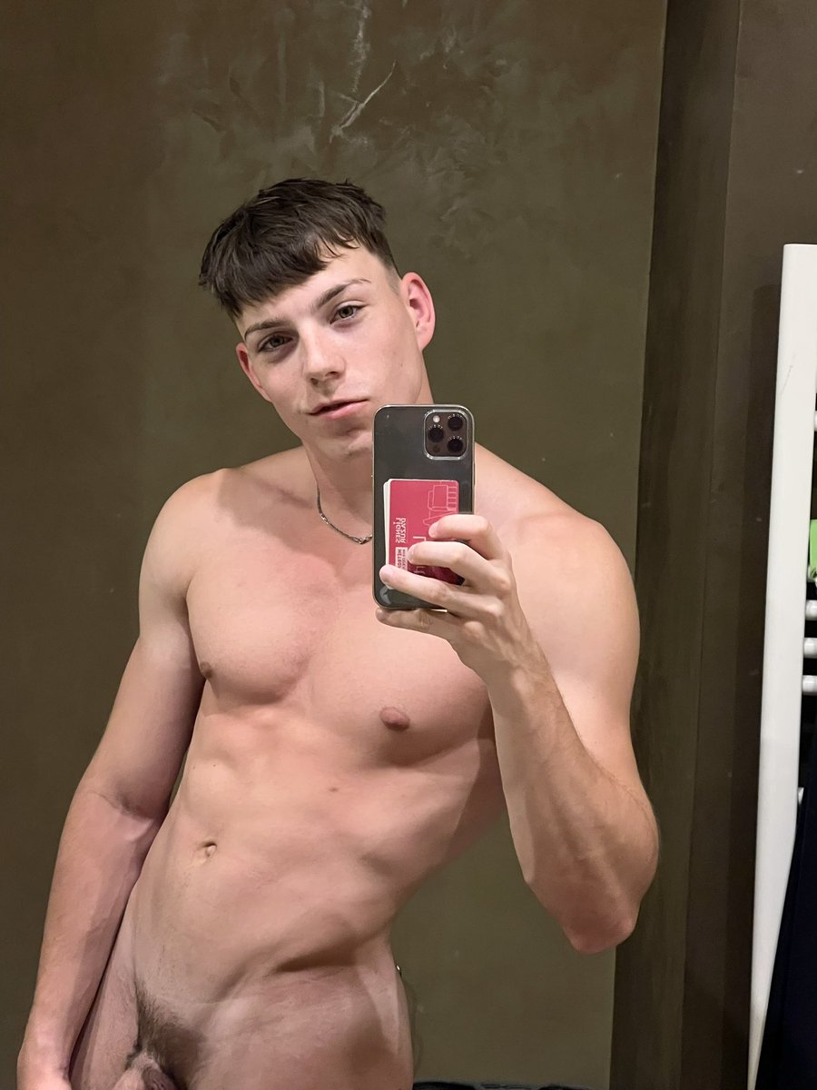 tommy_baby01's tweet photo. at 100 RT i will post the uncropped pic🤤🍆 https://t.co/2raBOeEHQy