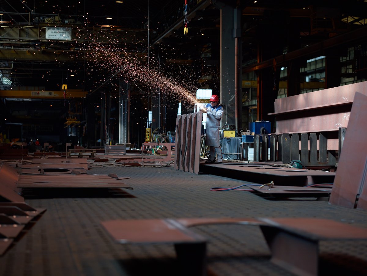 MEWA_BE's tweet image. Met de #Mewa hitte- en vlambeschermingskleding hou je het hoofd koel in elke situatie! Bovendien worden veiligheid en draagcomfort hier perfect gecombineerd. #mewatm #textilsharing #sharingfitseveryone