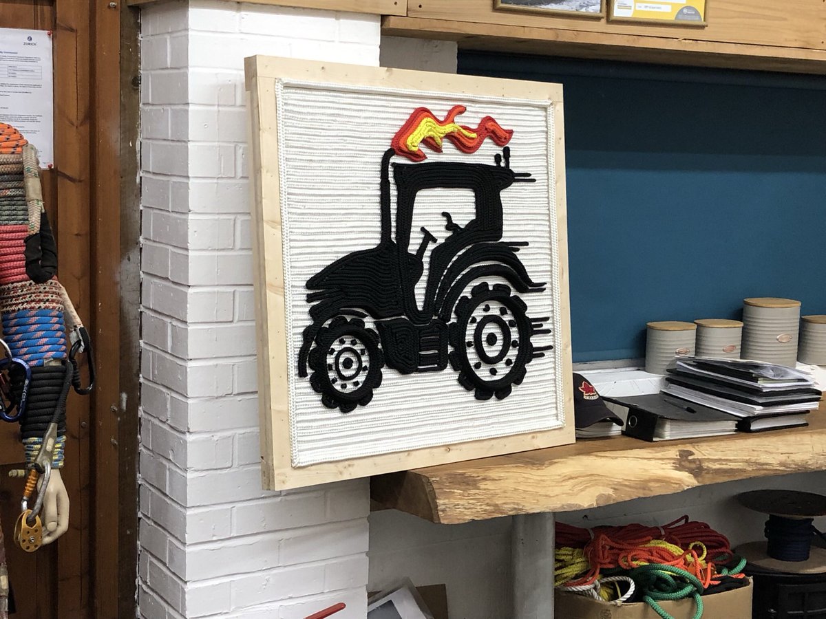 ltd_cts's tweet photo. Finished this piece last night, for sale, all proceeds raised for the Oxford hospitals children’s charity. #ropeart #diddlysquat @JeremyClarkson https://t.co/HCLl5PArZw
