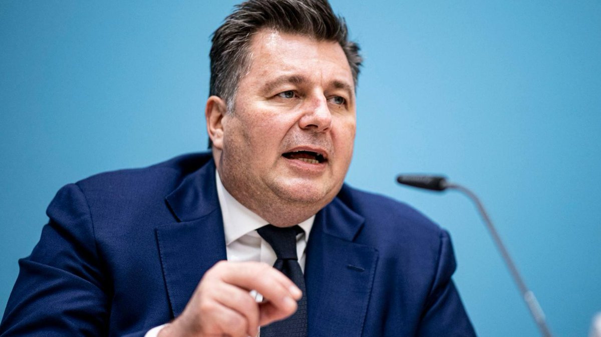 Wegen Barrieren am Bahnhof Rummelsburg: Ex-Senator Geisel ist sauer auf den Senat. 
checkpoint.tagesspiegel.de/langmeldung/5B… #Berlin