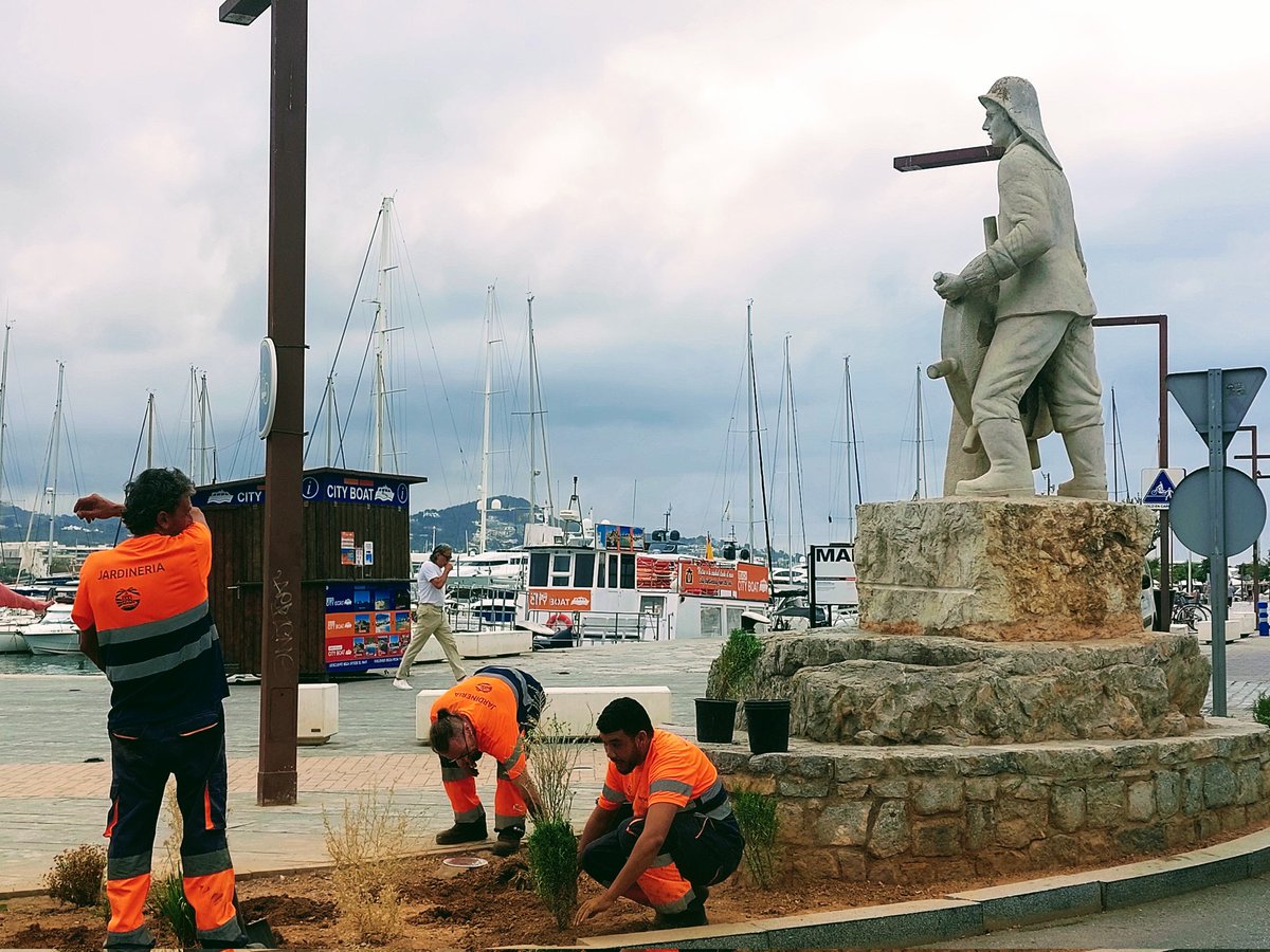 Con la colaboración de <a href="/Serveo_com/">Serveo</a> cuidamos los detalles...cuidamos el #puertodeibiza #jardineria <a href="/PortsdeBalears/">Ports de Balears</a>