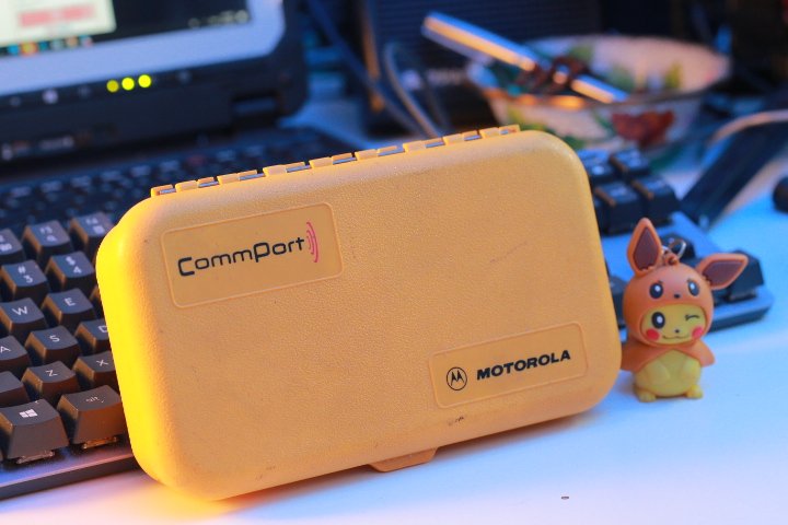 bd7pa's tweet image. Found an almost new Motorola Comport set in the junk pile. #motorola #commport #visar #xts5000 #ham #hamradio