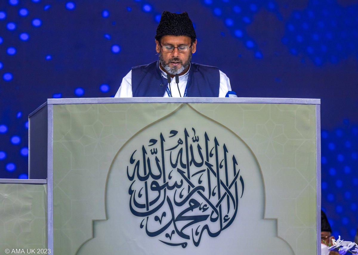 Had the privilege, again, to announce the winners for the Educational Awards (Talimi) at #JalsaUK #2023 being so close to Huzur (aba) is always a pleasure.