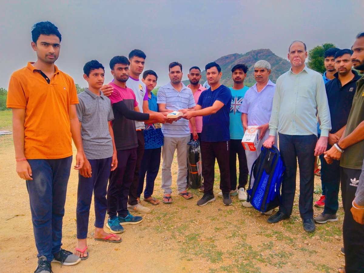 Nitesh_karmadi's tweet photo. This playground built with the cooperation of the villagers during the Corona period is located in Dhani Karmadi Tan Papurna Tehsil Khetri District Jhunjhunu Honorable CM@ashokgehlot51 is requested to convert this sports ground into sports stadium।
#stadiumkarmadi
@RajCMO https://t.co/omzcckhQ8v
