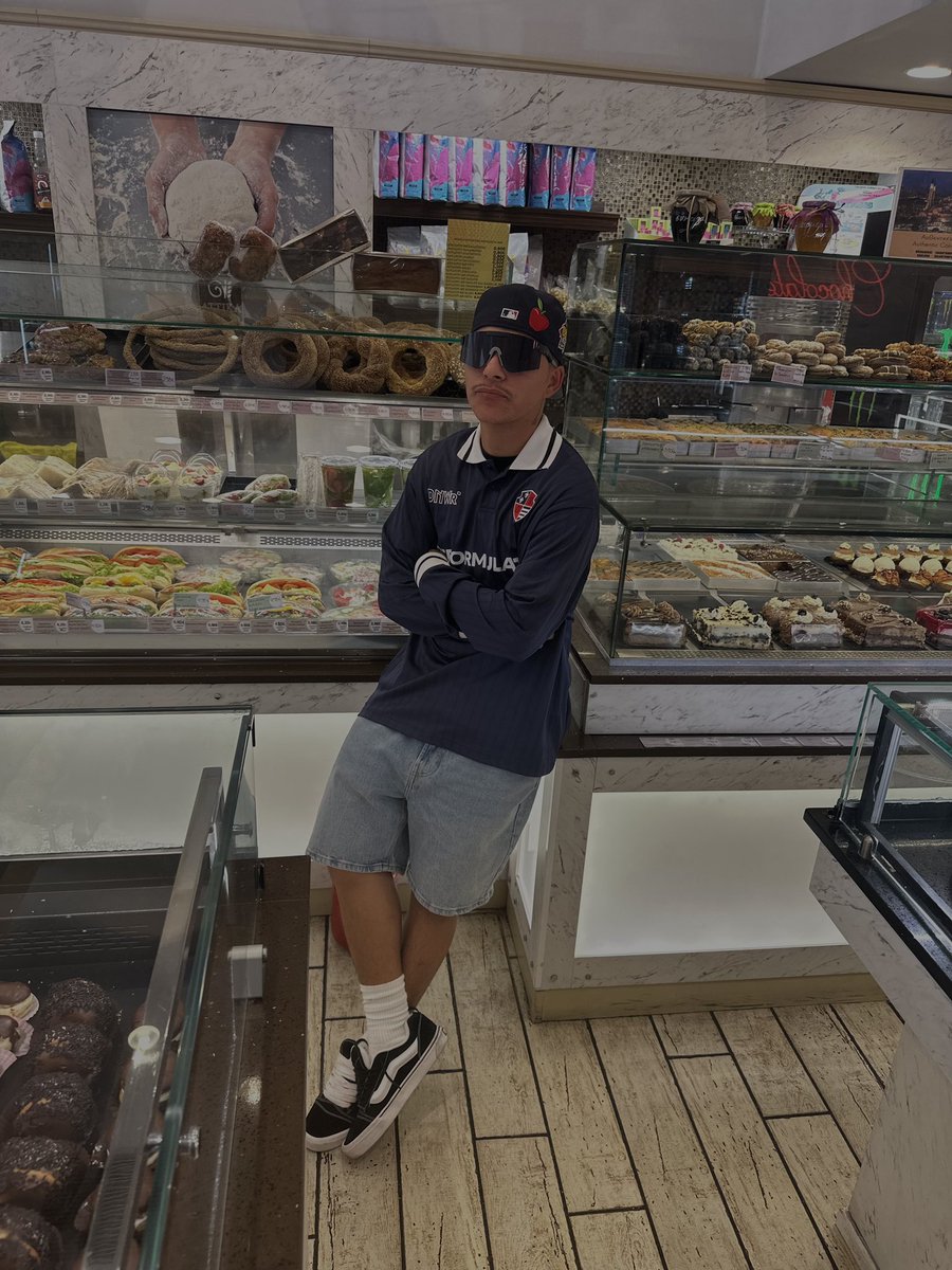 konsiced's tweet photo. We living life https://t.co/l78xoIanVf