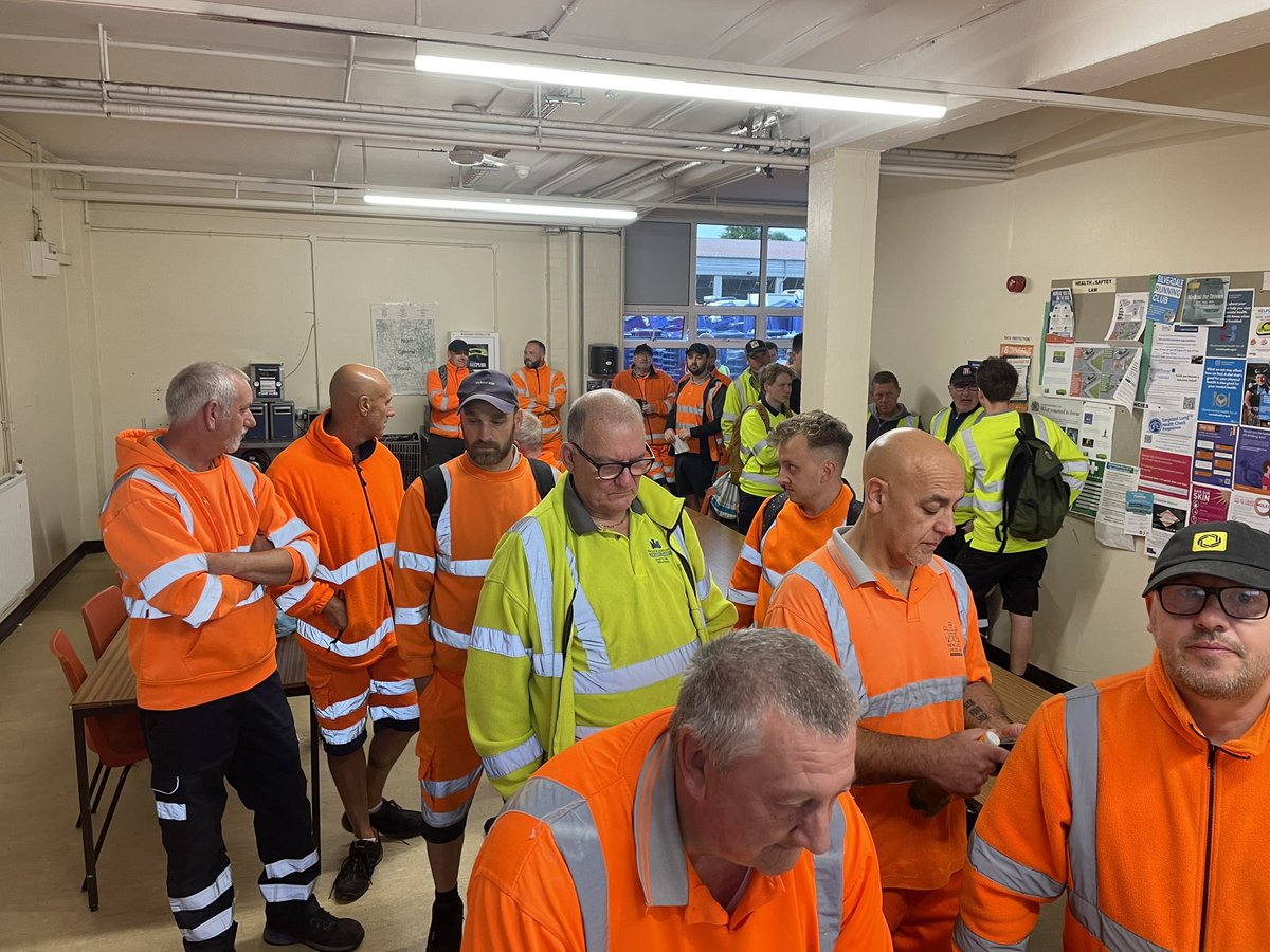 Sam (@gmbsamw) on Twitter photo Out early today, @nulbc Newcastle Borough Council,consultative ballot against the imposed removal of the 2.33 multiplier on compulsory redundancy @GMBGriff <a href="/GMBGarySmith/">Gary Smith</a> <a href="/Fin_Bowie/">Finbar Bowie</a> <a href="/GMBMidlands/">GMB Midlands</a> No more attacks ✊🏻💪🏻✊🏻🗳<a href="/MartinAllenGMB/">Martin Allen</a> Out early today, @nulbc Newcastle Borough Council,consultative ballot against the imposed removal of the 2.33 multiplier on compulsory redundancy @GMBGriff <a href="/GMBGarySmith/">Gary Smith</a> <a href="/Fin_Bowie/">Finbar Bowie</a> <a href="/GMBMidlands/">GMB Midlands</a> No more attacks ✊🏻💪🏻✊🏻🗳<a href="/MartinAllenGMB/">Martin Allen</a>