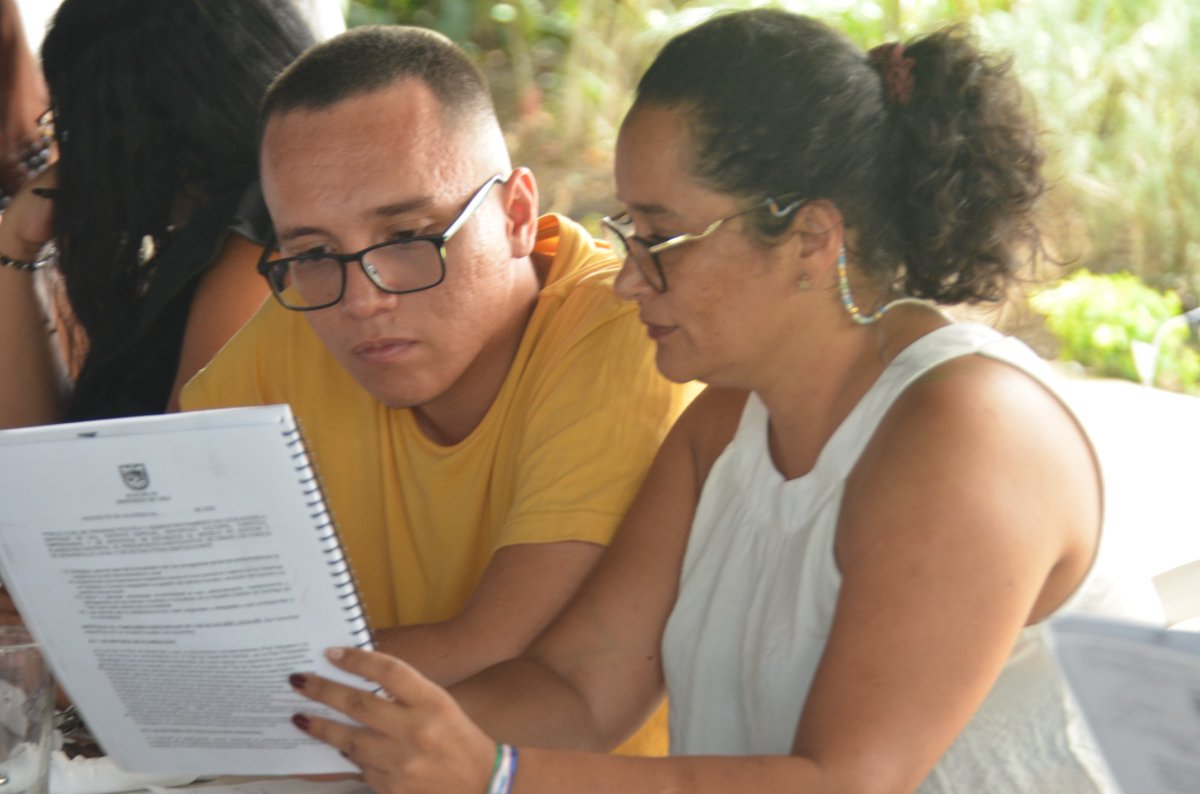 Dianamarcelared's tweet photo. Tuve la oportunidad de conocer, participar sobre el proyecto de acuerdo de #CaliDistrito y aportar en su construcción. Una jornada acompañada de los comunales, espacio convocado por @Califedejac tendremos 7 localidades, 5 vocaciones. Una reorganización Política y administrativa https://t.co/NuK6sgmp2Q