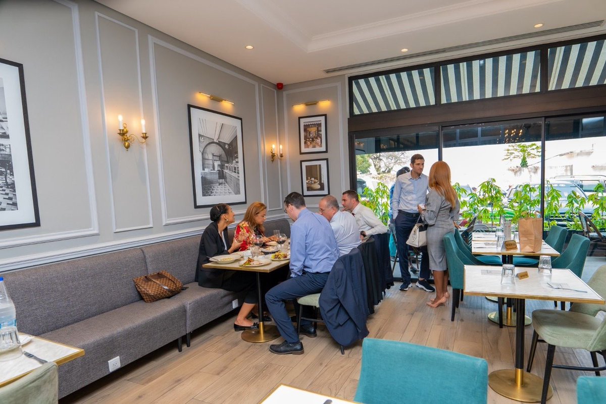 Le PR de la fédération BTP #Unicongo, Issa Attye, et notre SG, Nancy Chenard, ont eu un déjeuner des plus enrichissants chez notre adhérent Paul avec Amélia LAKRAFI, députée des français de l'étranger, Nicolas Million, représentant résident du FMI au Congo, et René Marini CFE.