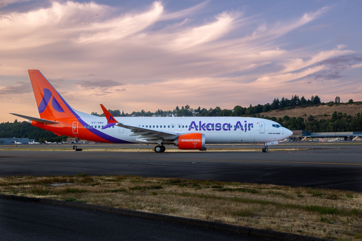 AkasaAir's tweet photo. Thrilled to welcome our 20th aircraft in Bengaluru today! This landmark addition to our fleet also makes us the first airline in Asia to receive the Boeing 737-8-200 aircraft. #20AndCounting #ItsYourSky Read more: https://t.co/PgBNljXj4S https://t.co/W55m1Ad0Bm
