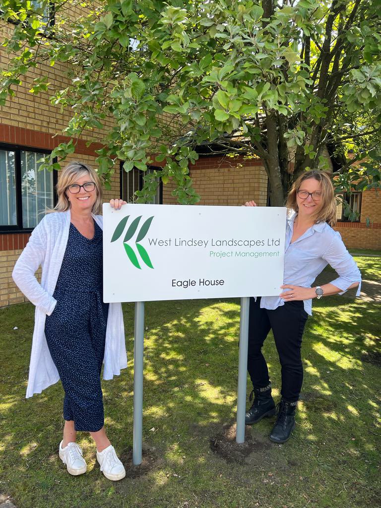 wllandscapes's tweet photo. Our new company signage being erected, thanks to #CountySigns in #Newark for their assistance πΏ https://t.co/XLNeFtMgCX