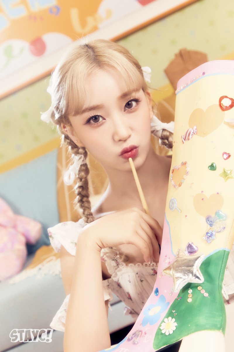 STAYC(스테이씨) tweet media