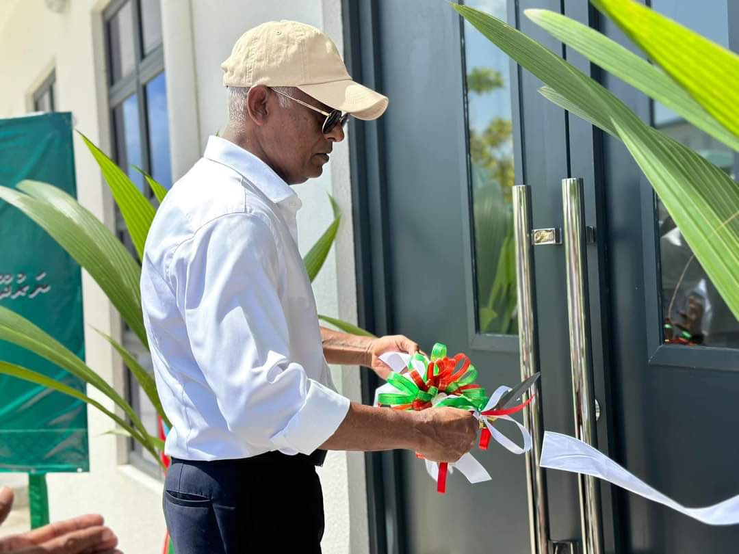 narudhoohc's tweet photo. ރައީސުލްޖުމްހޫރިއްޔާ އިބްރާހީމް މުޙައްމަދު ޞާލިޙް ށ އަތޮޅަށް ކުރައްވާ ދަތުރުފުޅު.
ށ.ނަރުދޫ ޞިއްޙީމަރުކަޒުގެ އައު އެކްސްޓެންޝަން އޮފީސް އިމާރާތް ހުޅުވުމުގެތެރެއިން.
ޝުކުރިއްޔާ. https://t.co/gaQRy0a1RB