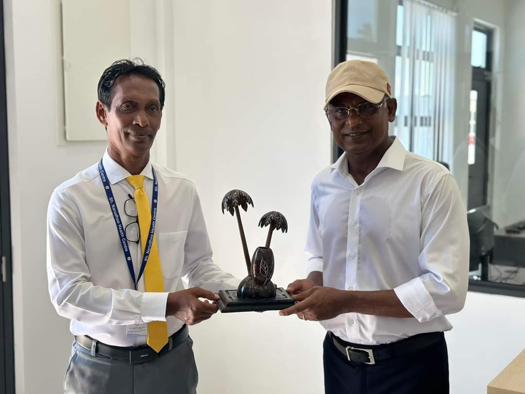 narudhoohc's tweet photo. ރައީސުލްޖުމްހޫރިއްޔާ އިބްރާހީމް މުޙައްމަދު ޞާލިޙް ށ އަތޮޅަށް ކުރައްވާ ދަތުރުފުޅު.
ށ.ނަރުދޫ ޞިއްޙީމަރުކަޒުގެ އައު އެކްސްޓެންޝަން އޮފީސް އިމާރާތް ހުޅުވުމުގެތެރެއިން.
ޝުކުރިއްޔާ. https://t.co/gaQRy0a1RB