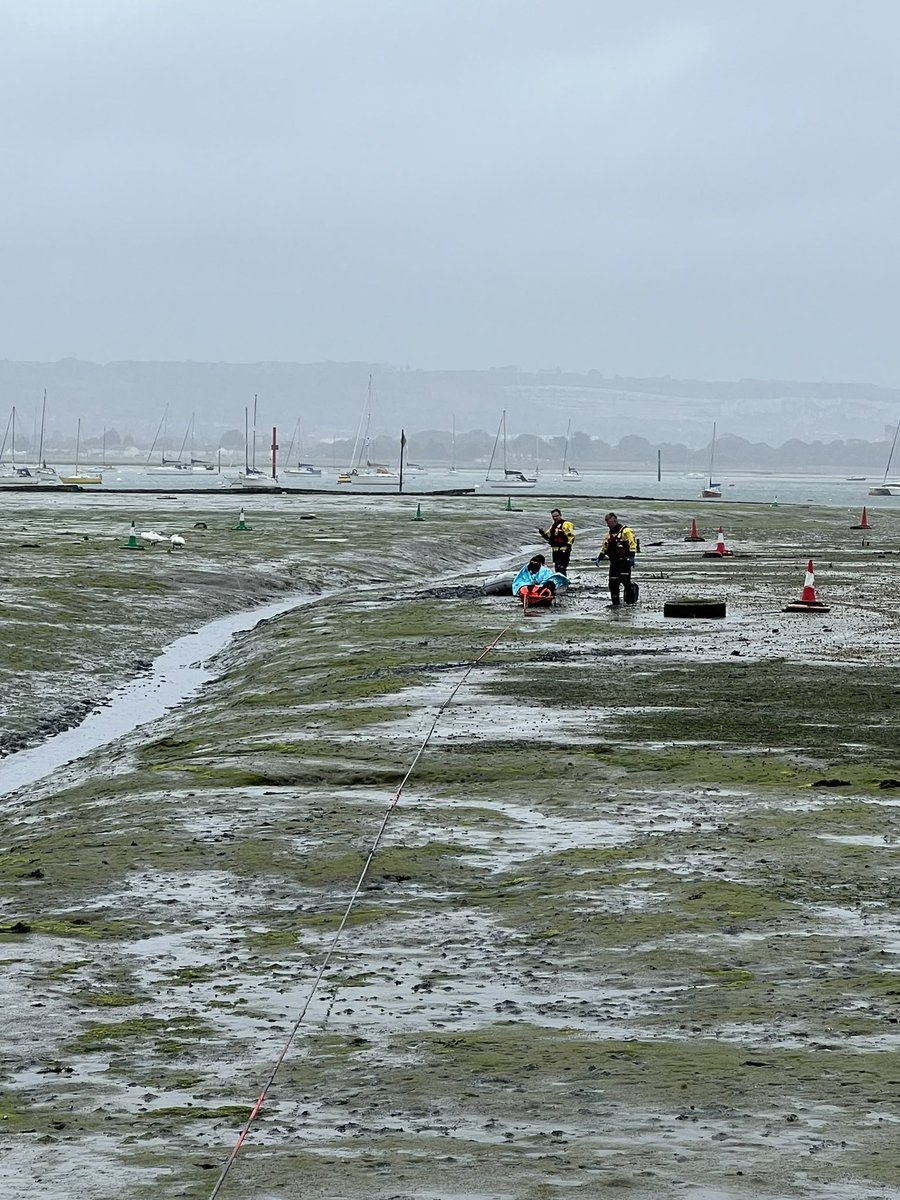 hillheadcg's tweet image. 📟30/7/23  tasked with Portsmouth CRT to 2 persons stuck in the mud in a tender off Quay lane Gosport. @HMCoastguard mud rescue technicians deployed &amp;amp; casualties recovered to safety cold but unharmed. Occupants did the correct thing by calling #999Coastguard. #KnowWhoToCall