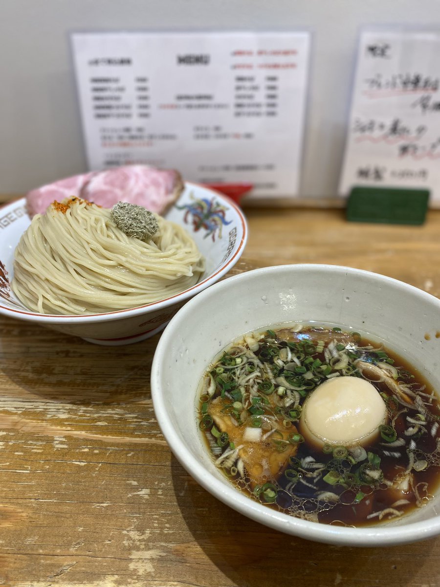 kanayan_8888's tweet photo. 現場上がりに行きたかった【麺尊 RAGE】に。

孤独のグルメを真似しながら、麺をすすります。
『うん。うまい。今はつけ麺だなぁ。』

ご馳走様でした🙏 https://t.co/l3G1l72Sad