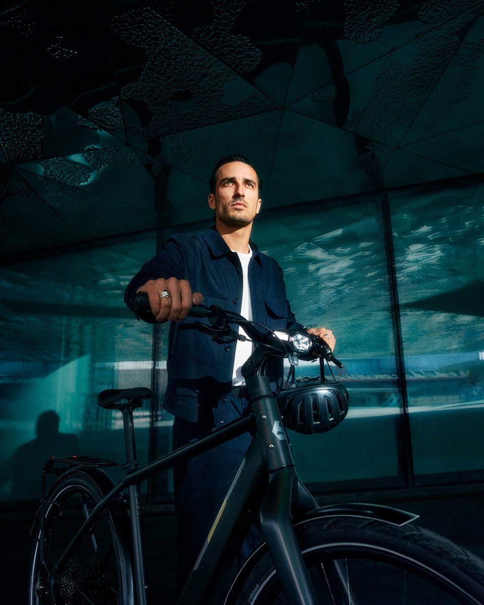 STYLE AND CONVENIENCE - The new E-Vitess takes the classic commuter bike to a new level: lightweight construction, high-quality drive unit, maximum integration and sophisticated design. 🚲🙌 

Learn more 👉 bit.ly/3Db926o 
#bergamontbicycles #bergamontevitess