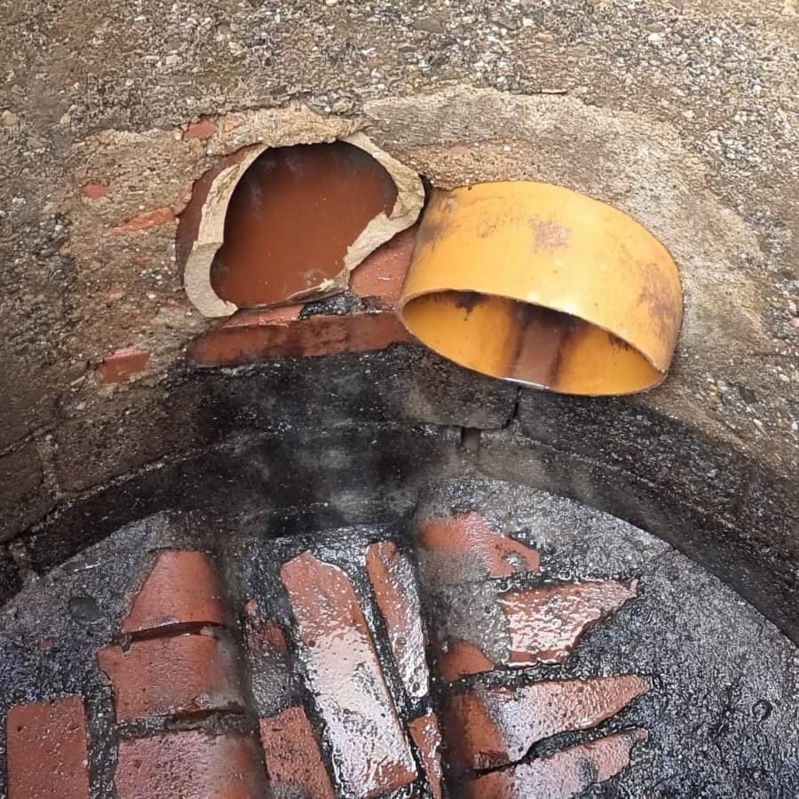 HT_technologie's tweet photo. 🔧🚧 Rebuilding manhole benching?

💡 Introducing our WW-Plastic Modified Mortar! Quickly fixes wastewater damage in <30 mins.

💪 Provides durable adhesion, withstands harsh conditions.

✅ ERGELIT-SBM rebuilds damaged benching, restores structural integrity. https://t.co/5pR3ssItQ4