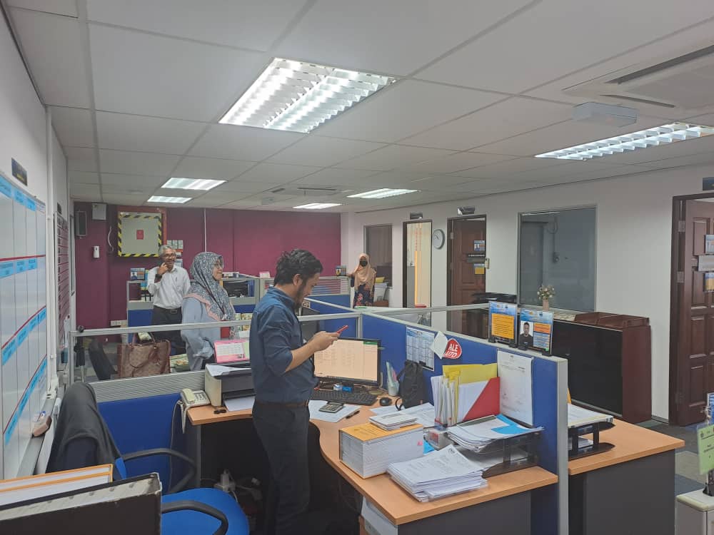 1hb Ogos 2023 Labuan, Kunjungan YBrs. Tuan Pengarah ke Bahagian Ukur Bahan JKR WP Labuan. - Silaturrahim Antara Kakitangan