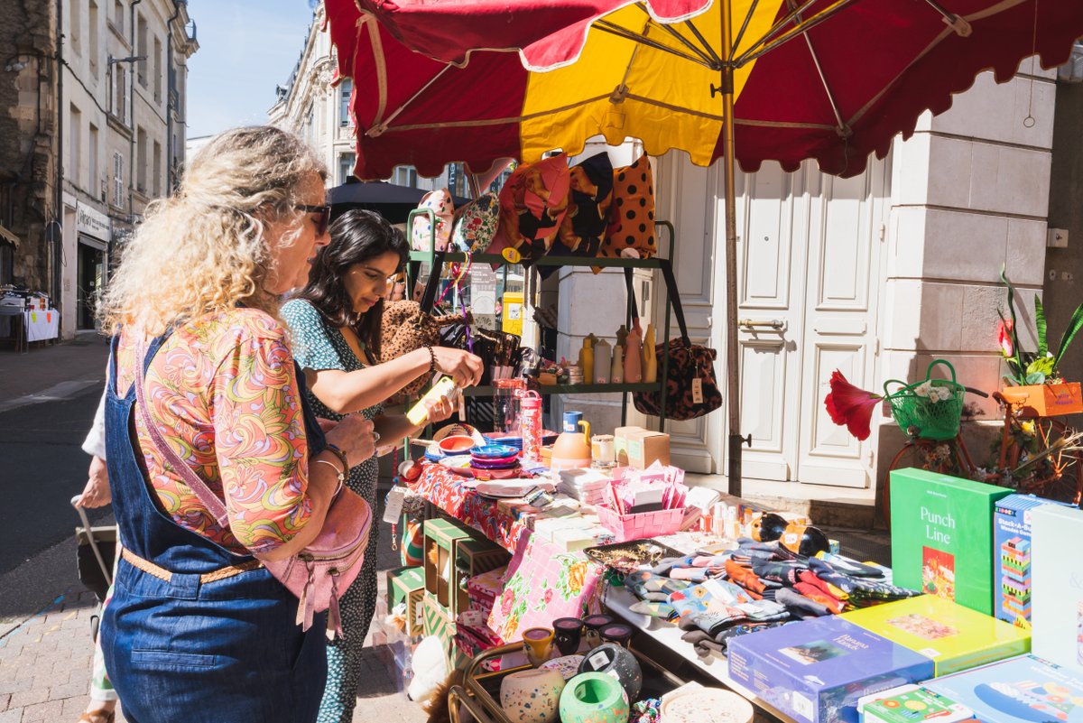 🛍 𝗟𝗮 𝗕𝗿𝗮𝗱𝗲𝗿𝗶𝗲 𝗱𝗲 𝗿𝗲𝘁𝗼𝘂𝗿 𝗱𝗮𝗻𝘀 𝟭 𝗺𝗼𝗶𝘀 ! 

Rendez-vous les 8 et 9 septembre 2023 en centre-ville de Poitiers ! 

Vous êtes commerçants ? Vous souhaitez y participer ? Contactez-nous ! 📞✌️