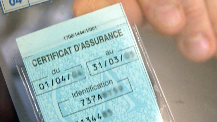 stef_Compare's tweet photo. Darmanin signe la fin de la #VignetteVerte
Elle sera remplacée par un fichier centralisé : Fichier des Véhicules Assurés 🚘
Les forces de l'ordre 👮 sauront TOUT de vous en TEMPS quasi réel : assurance, points, ....
#Voiture #tech #Numérique #ToutDigital #AssuranceAuto https://t.co/0nEbhNhaaL