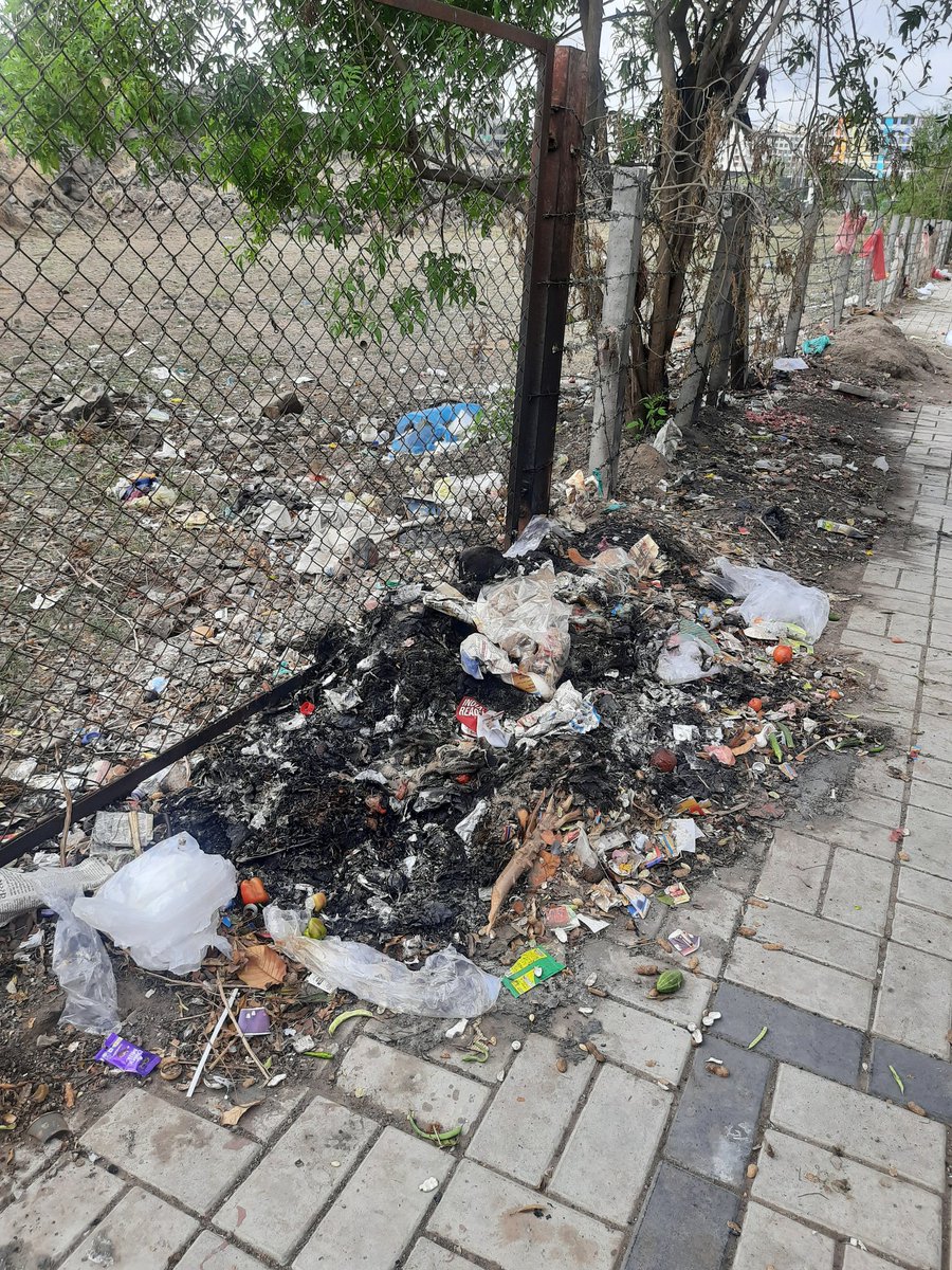 vandymini's tweet image. Why is waste lying everywhere??? #Solidwastemanagement needs a revamp in #Pune 

#ChaloPMC #PMCgherao #plasticpollution #ClimateActionNow 

 @punesmartcity @PMCPune