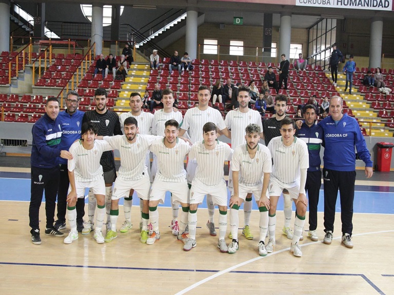 🖌️ "Un sueño de bronce". Lolo Vinos volverá a comandar un filial que arrancará la pretemporada el 7 de agosto. Los blanquiverdes, muy remozados, a preparar su segunda campaña en el grupo 5 de 2ªB.
💻 acortar.link/E9dMGR