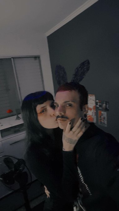 kd o povo bi de sp, gostosos(as) e que topem fazer um rol&ecirc; com a gente pra gravar um vlog e quem sabe<a href="/tag/casalaward"class="tags"><span>#casalaward</span></a>