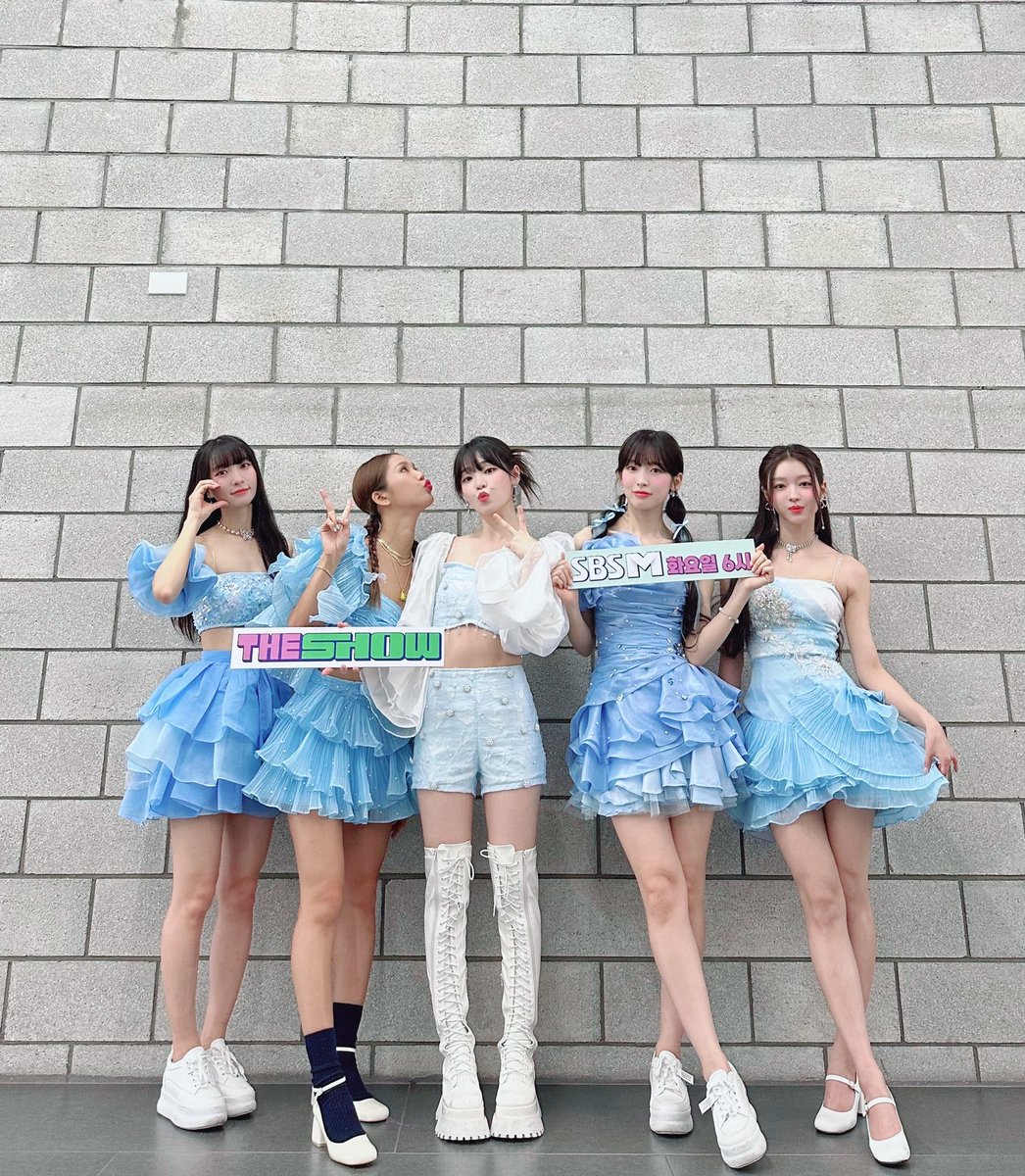 theshow_offcl's tweet photo. 문득 네가 들리면👂🏻고개를 돌리면🥰
마음💞이 떨리면➰ 
짱마이걸 미모에 또 설레💘 
더쇼가 짱마이걸 사랑하나봐🫣
옴걸의 가장 ✨빛나는✨ 
🥇Golden Hourglass⏳는 바로 지금‼️
#Celebrate 하러 다들 모이SHOW🌸
#오마이걸 #여름이들려 #더쇼 @8_OHMYGIRL https://t.co/tQZ1Me5VI7