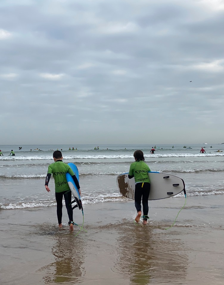 GijonTurisProf's tweet image. 🔴Últimos días de #Fidma pero el stand de #Gijón #Xixón sigue pasando examen de #Gijonomía #Xixonomía a todas las personas que lo visiten. Y si aciertas...
📆Hoy jueves 17 de agosto en nuestra ruleta puedes ganar un bautismo de surf para dos personas con @tablasurfschool