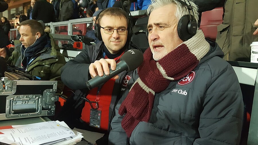 1_fc_nuernberg's tweet photo. Cluberer durch und durch! Jörg #Dittwar war einst Spieler und ist dem #FCN bis heute als #CSR-Trainer, #Fanradio-Experte oder Spieler in der Traditionsmannschaft verbunden.
Heute feiert er seinen 6⃣0⃣. Geburtstag. Wir gratulieren ganz herzlich und wünschen nur das Beste! 🎁 https://t.co/XkkWdvfvUo