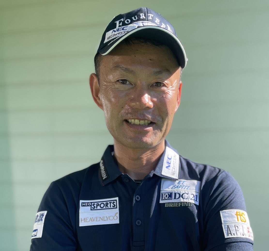 PFGAinterlesson's tweet photo. 緊張すると、誰もがテンポが早くなります。その結果、打ち急ぎ、ミスが出やすくなります。クラブを短く持つと、左肩の開きが早くなった時、降り遅れを防ぐ為にでもあるし、短く持つと近くアドレスでき、安心感を持たせることき繋がり、結果が良くなるでしょう。#pfga
#小手指グリーンゴルフ https://t.co/CBvDeNfQGF
