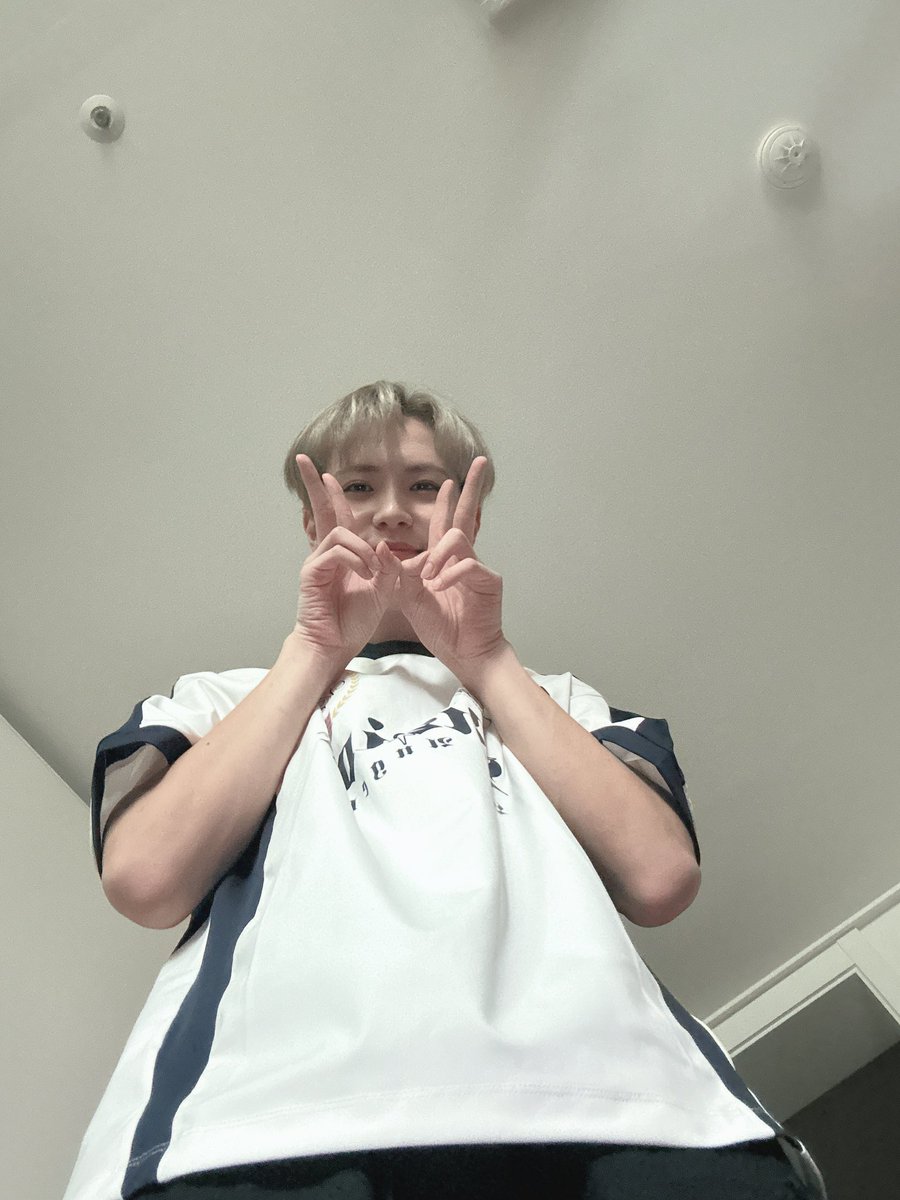 WEi__Member's tweet photo. [#동한] 브이✌️❤️ https://t.co/6n2bGzFB4o