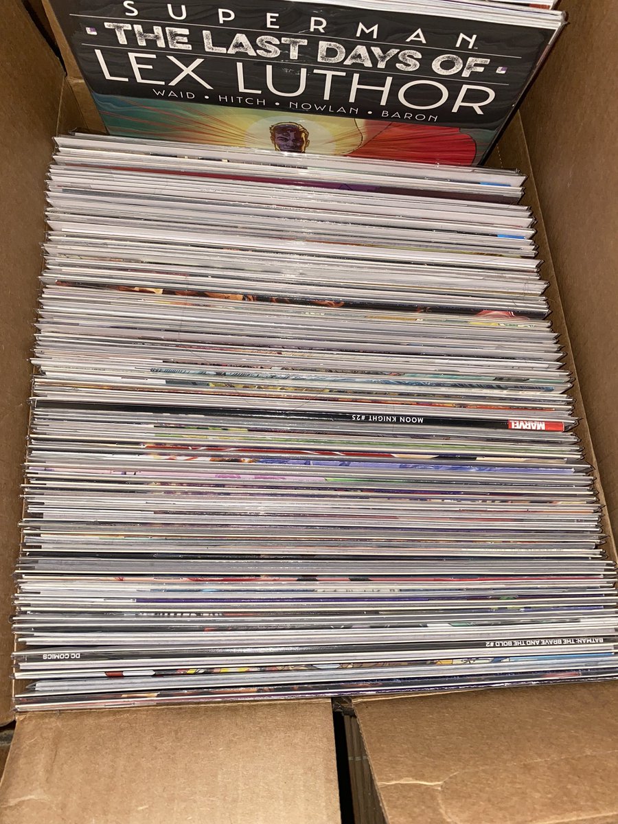 garyelpuma's tweet photo. llegar a casa y encontrar ciento y pico tebeos perfectamente empaquetados, embolsados y “encartonados” vía @radar_comics !!! mejor tienda, mejor trato, mejor servicio del
comic USA!!! https://t.co/P20wgEPdr3