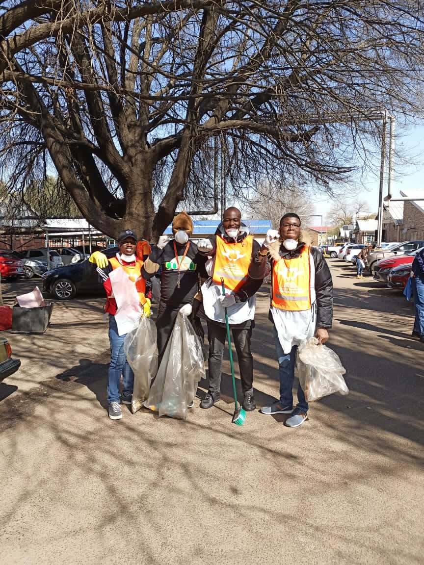CONSUJ1's tweet photo. CONSUJ x UJ-CE Mandela Day was a day of unity, compassion, and making a difference. 💚 We came together UJ students and staff, and CONSUJ members, to uplift communities and embody the spirit of Ubuntu. 🤝 Our hearts are filled with gratitude for everyone who joined us 🌍 #CONSUJ https://t.co/QYxi7JTegP