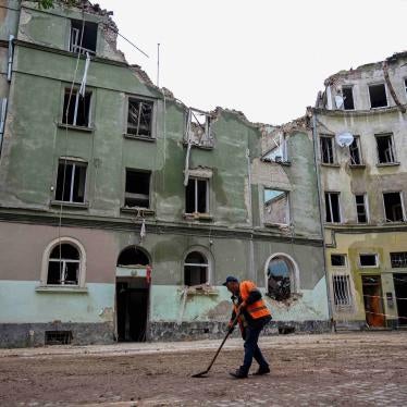 KenRoth's tweet photo. Nine civilians were killed and more than a dozen injured in an apparent Russian cluster munition attack on June 8 in a residential district of the Ukrainian town of Lyman -- @HRW investigation. https://t.co/00t8WhvRCA https://t.co/Pjz41xLG6m