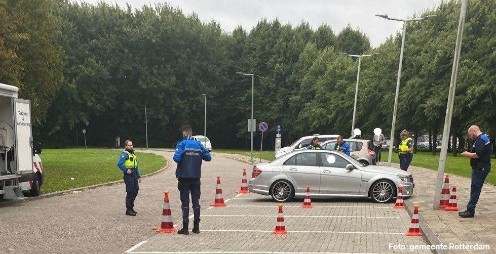 Op Maasboulevard-Rhijnspoorkade-Honingerdijk bekeurden we bij onze #Verkeersaso-actie 5 chauffeurs🏍️🚘voor onnodig luid optrekken, knallende uitlaten of luide muziek. Wie zich niet aan regels houdt, riskeert fikse #Boete. We nemen overlast zeer serieus. 
rotterdam.nl/dwangsommen-te…
