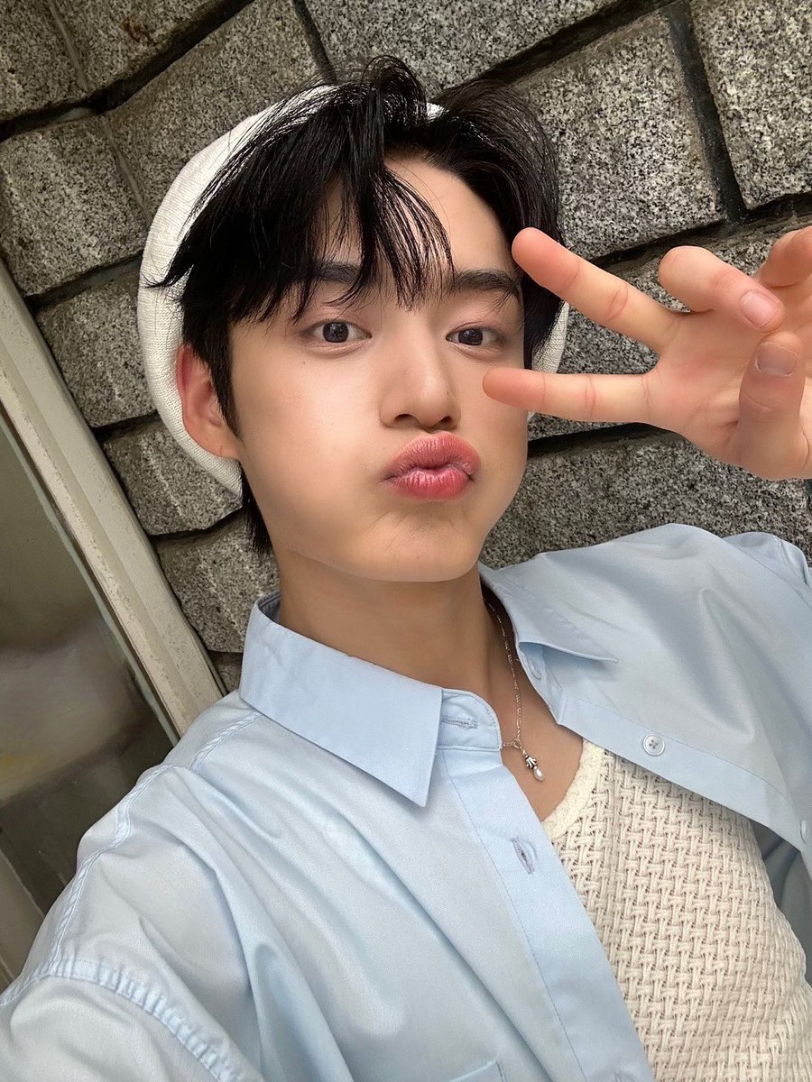 JllWOONG's tweet photo. Should I run toward the game over? https://t.co/0p9m3x2FW4