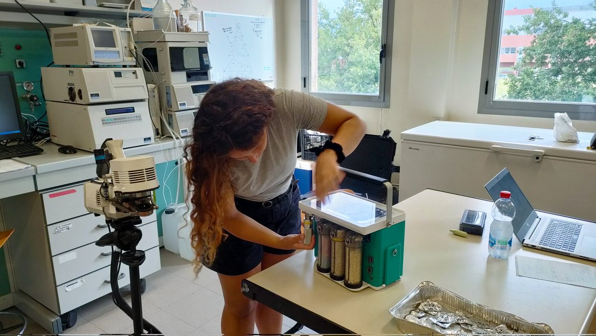 Anto_gori's tweet photo. Trying the Li-COR 6800 with @CassandraDetti in our lab! We are getting ready for mesophyll conductance measurements on olive plants! #Lab51 #plantphys https://t.co/w8Hn9A5961