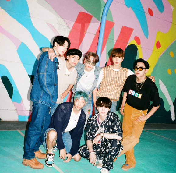 AboutMusicYT's tweet photo. 'Dynamite' by BTS is the biggest kpop song released this decade.

- It's also one of the biggest songs of the decade. https://t.co/2F8GsIM3R7
