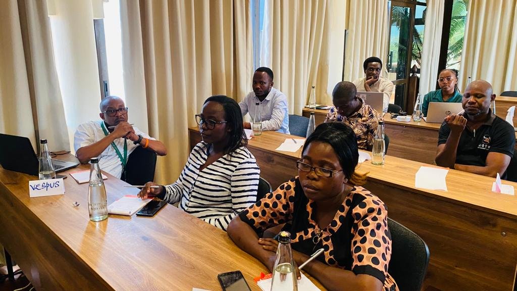 We held a sensitization training  for HIV testing service providers on Social Network Strategy (SNS) and integrating #COVID19Response in @KilifiCountyGov  . The SNS strategy has proved to be a game changer in identifying living with HIV and assisting in status disclosure @LVCTKe