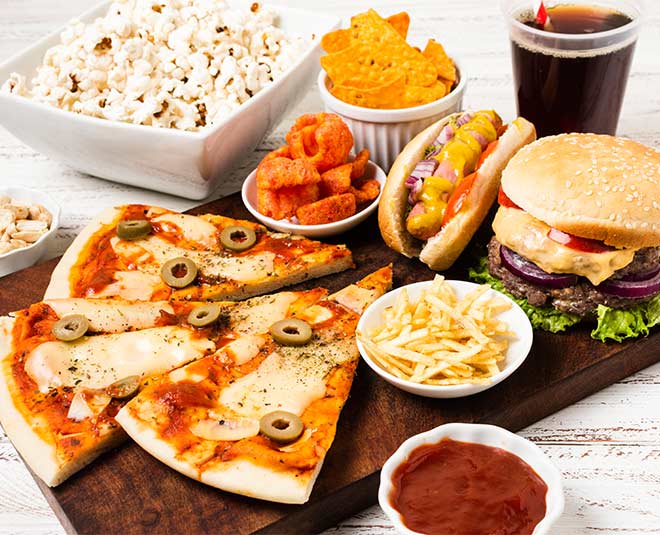 drmoghes's tweet photo. While making a transition from #apathya to pathya foods, your mind will often feel deprived of old habits & foods making you crave for the unhealthy foods even more.
It's absolute human nature to be attracted to something that's forbidden.
1/3 https://t.co/lpTV29yojW