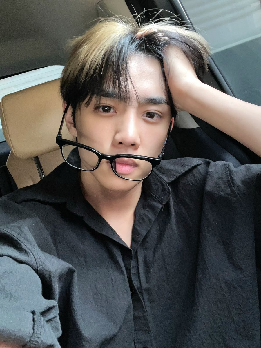 CHNFILES's tweet photo. I’m a Chanhee kind of person but THIS Sunwoo got me SCREAMING https://t.co/4PW64I5dA9