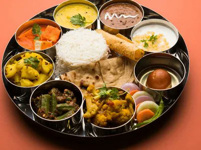 drmoghes's tweet photo. While making a transition from #apathya to pathya foods, your mind will often feel deprived of old habits & foods making you crave for the unhealthy foods even more.
It's absolute human nature to be attracted to something that's forbidden.
1/3 https://t.co/lpTV29yojW