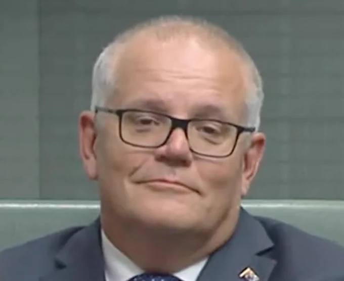 AsTimeGoesBy0's tweet photo. This is not the face of a victim about to be lynched #SmirkMo #LiarFromTheShire https://t.co/Bekknfm1tD