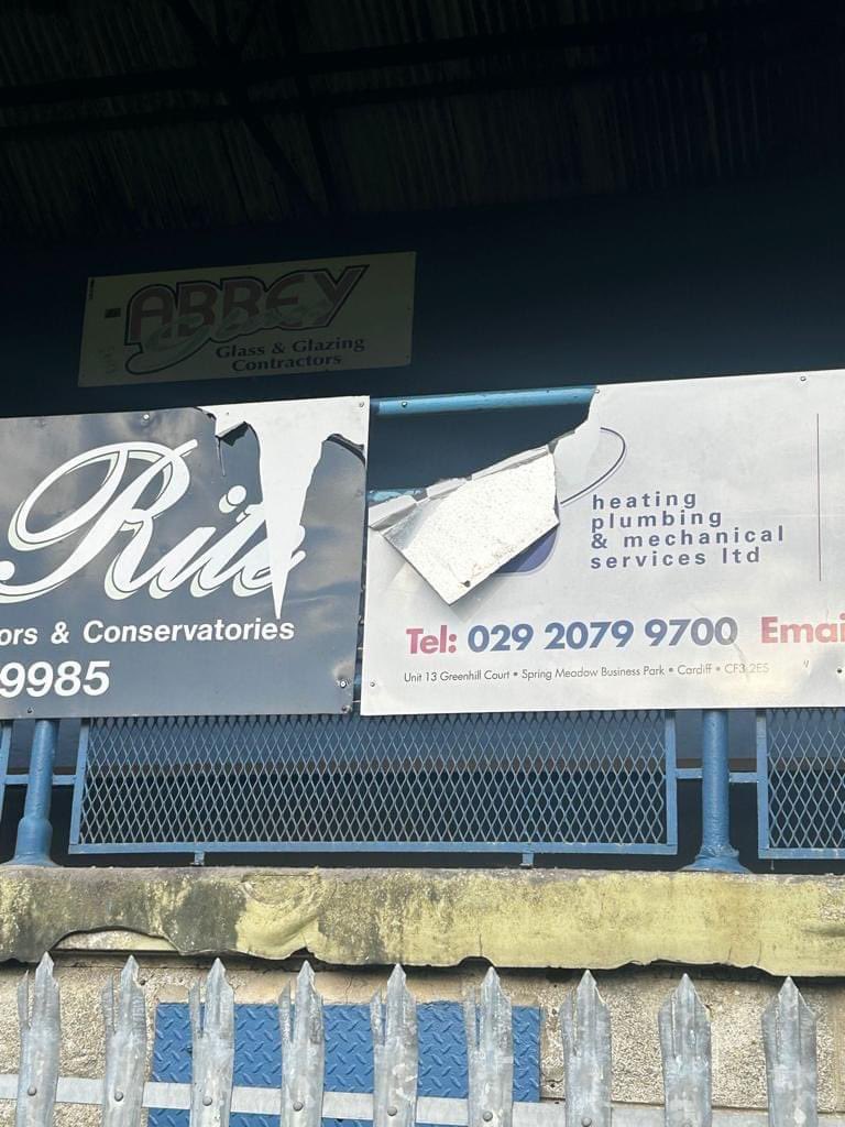 Bargoedrfc's tweet photo. If anyone got any information regarding the damage to our facilities please can you get in contact. Or educate your kids that doing stuff like this just isn't right 🤬🤬🤬🤬 (1/2) https://t.co/QAxq4D5IXL